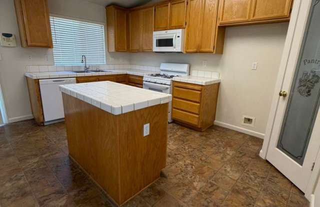 NICE HOME IN ELK GROVE!! Gallery 3