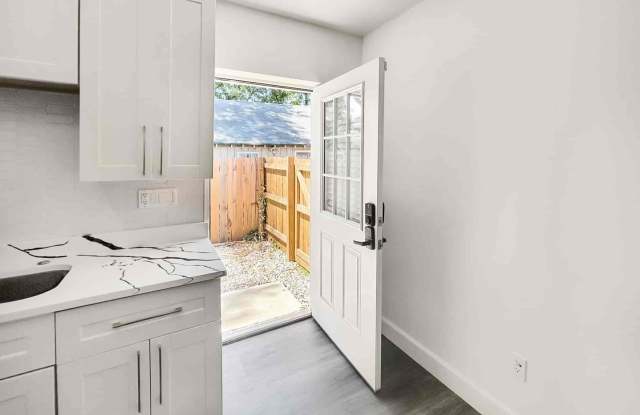 Hidden Gem in Brookhaven! 1 BR / 1 BA - The Perfect Apartment Alternative! Gallery 4