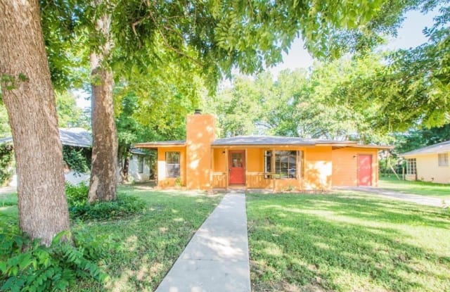1028  Sycamore ST - 1028 Sycamore Street, San Marcos, TX 78666