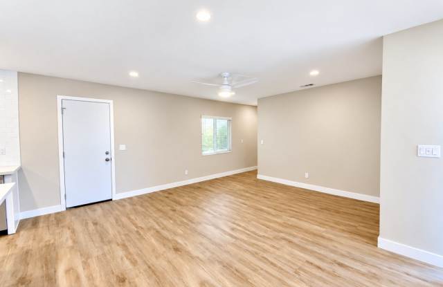 Sleek, modern and beautiful!  4 Bedrooms, 2 Bathrooms Gallery 4