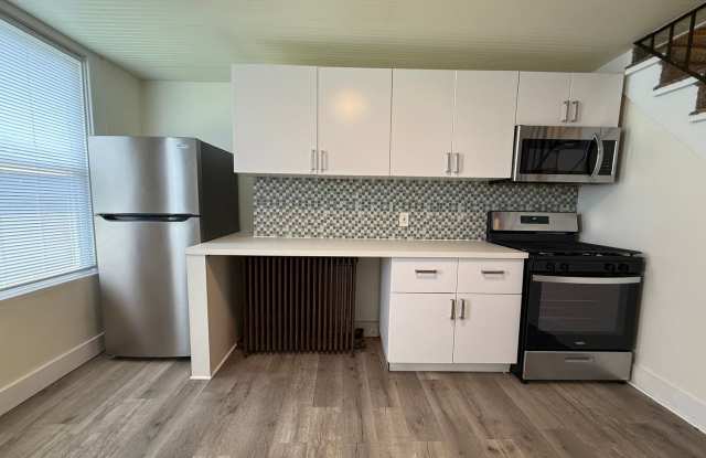 Updated 3 BR 2 Full Bath house w/ Yard! photos photos