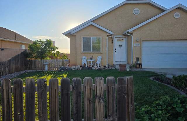 Move in Special 1465 N Cedar Blvd. - JC HOMES, RENTALS Gallery 1