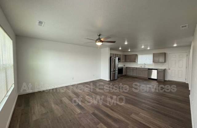 1035 W Madison Dr Gallery 2