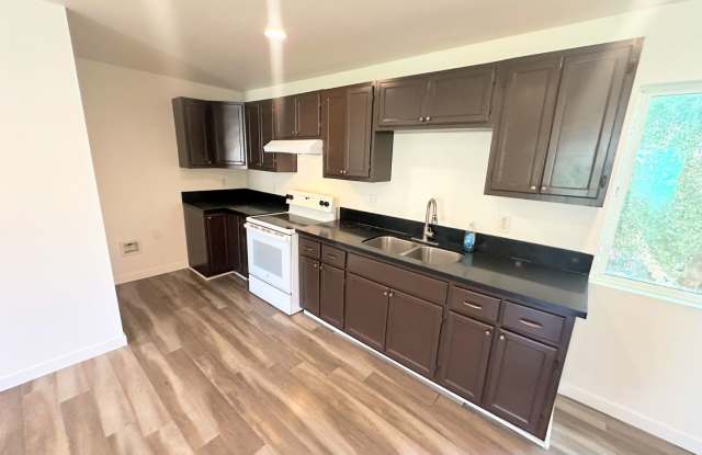 Nicely Updated 3bd/1ba. Move in ready + Washer/Dryer hook ups :) Gallery 3