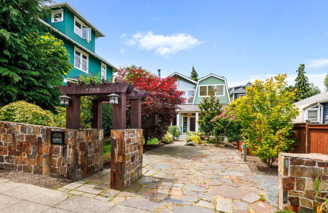 Updated 4 Bedroom North Capitol Hill Craftsman photos photos
