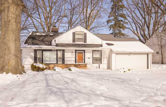 Spacious 3 bedroom/2 bath Cleveland Hts single family house! photos photos