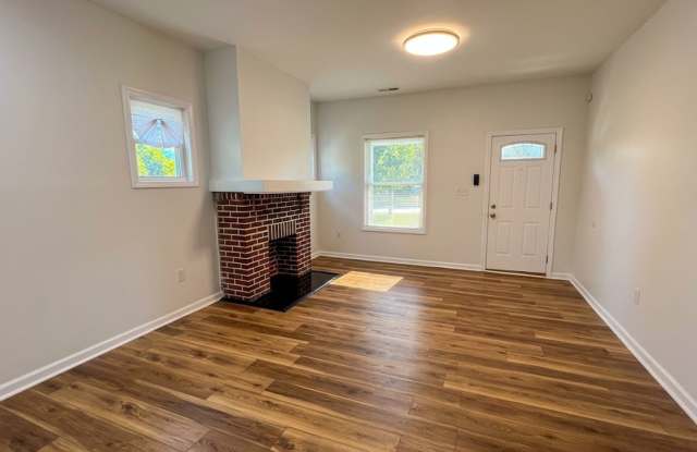 Spacious 5-Bedroom Single-Family Home with Finished Basement & Expansive Yard Gallery 4