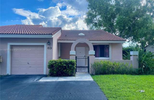 16632 Greens Edge Cir - 16632 Greens Edge Circle, Weston, FL 33326