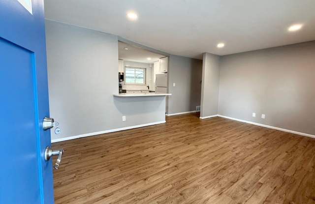 Charming 3BR Duplex in Aurora photos photos