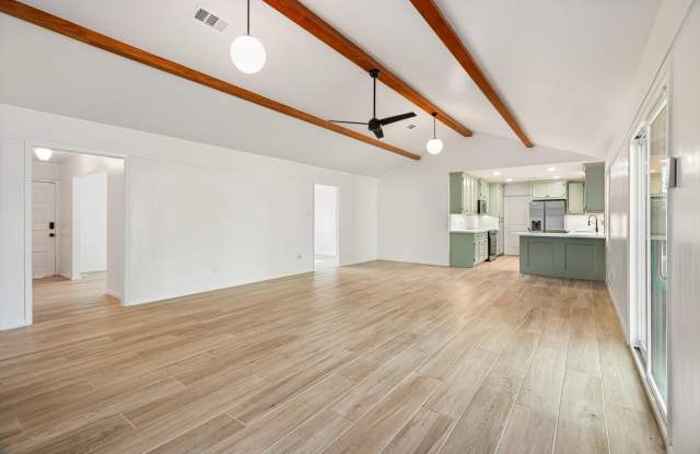 416 Southern Oaks Drive Gallery 2
