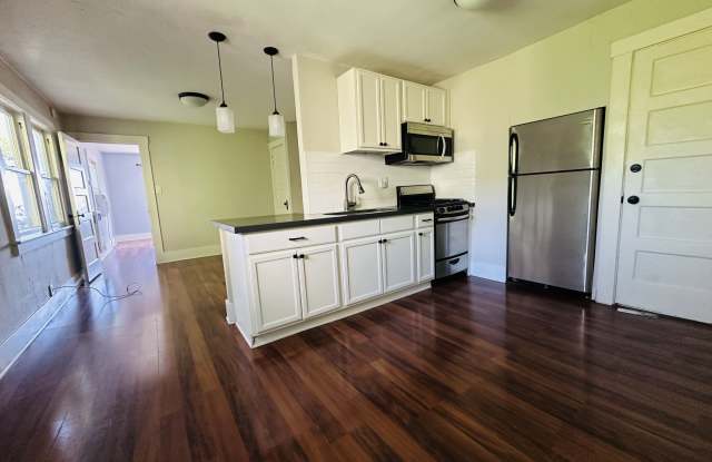 1826 1/2 Loma Street - 4 Gallery 3