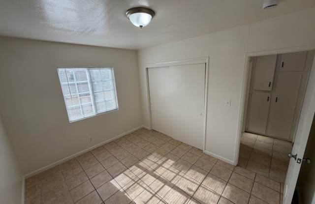 311 E. McElhaney Avenue Apartments Gallery 4