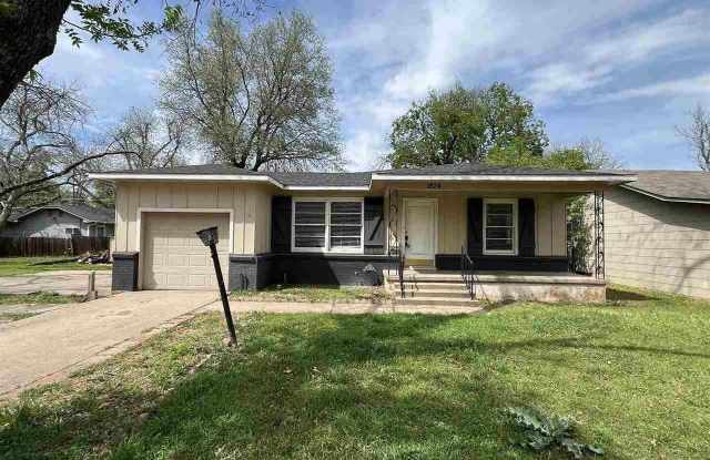 1824 WOODROW AVENUE - 1824 Woodrow Avenue, Wichita Falls, TX 76301