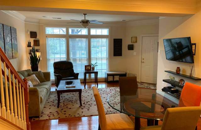 585 WHETSTONE GLEN STREET Gallery 2