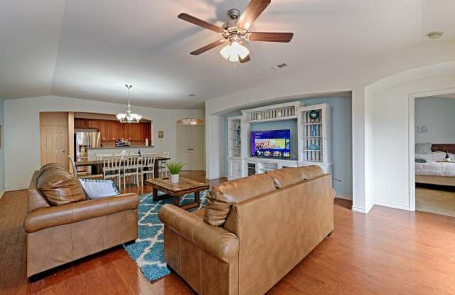 5801 Pinebrook Drive Gallery 4