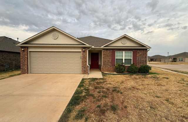 Beautiful Spacious 3 Bedroom Home in Mustang School District Gallery 1