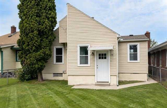 557 WHITE Avenue Gallery 2