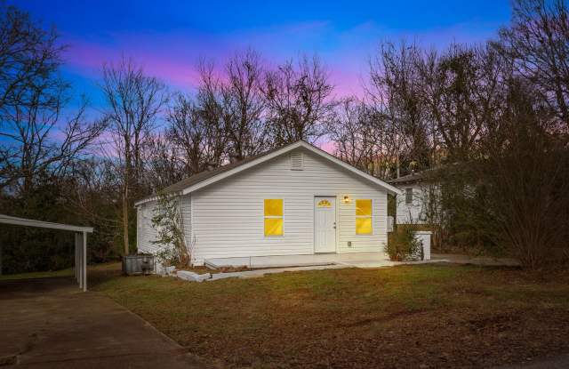 Cozy and Newly Renovated 3 Bedroom 2 Bath Home Available Now! photos photos