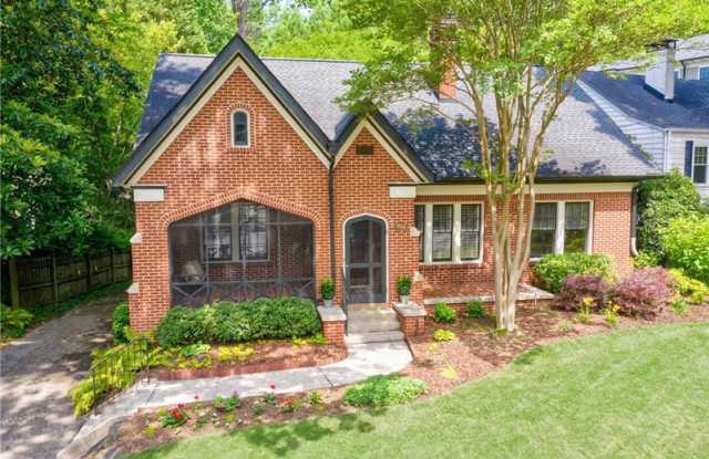 782 Courtenay Drive NE Gallery 2