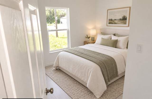 Move-In-Ready 3-Bedroom Home with Garage & Covered Lanai Gallery 4