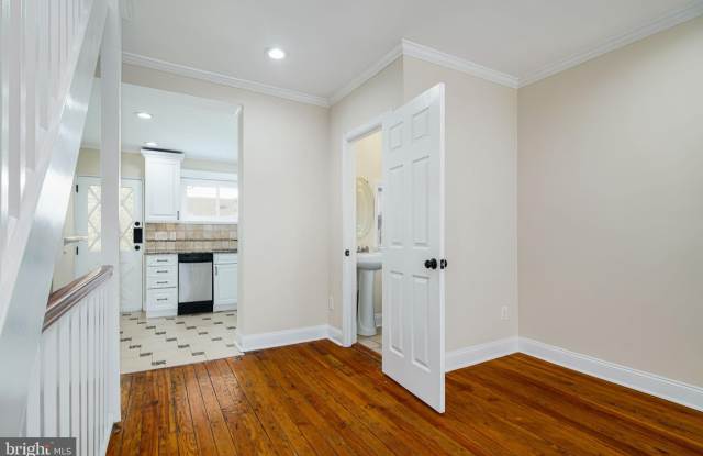 2442 S BANCROFT STREET Gallery 4