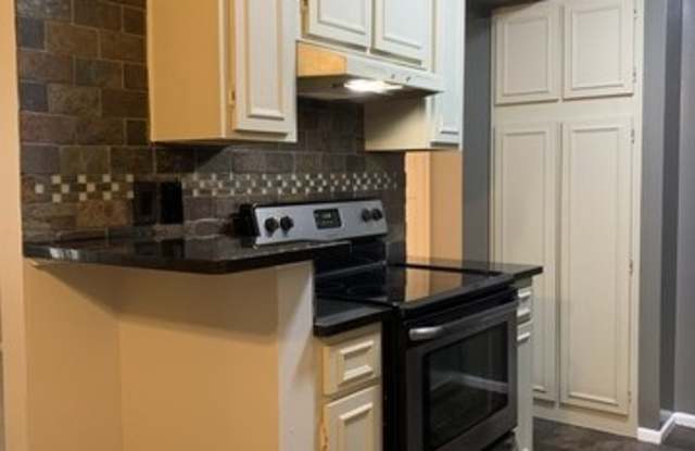 215 W Mistletoe Ave # 205 Gallery 3