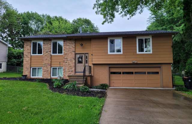 Coralville 4 bedroom 2.5 bath, 2 stall attached garage, fenced yard! photos photos Coralville 4 bedroom 2.5 bath, 2 stall attached garage, fenced yard! photos photos