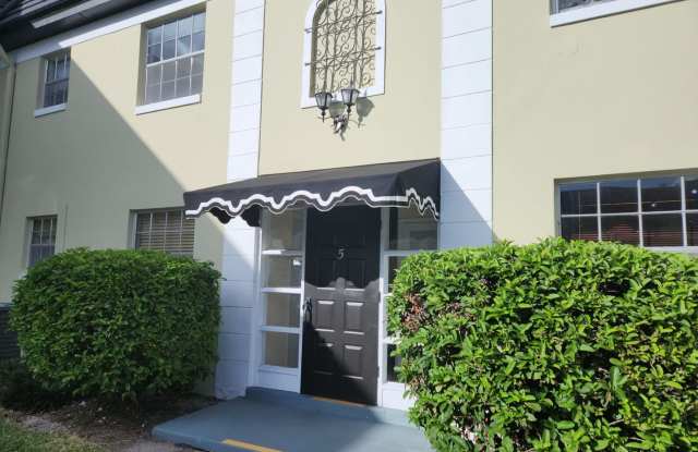 Location , Location this one bedroom one bath apartment close to shopping and dinning photos photos