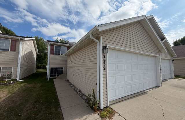 3 Bed Townhome in South Fargo Gallery 3