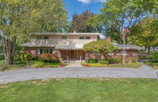 4 bed 3.5 bath home in East Grand Rapids photos photos