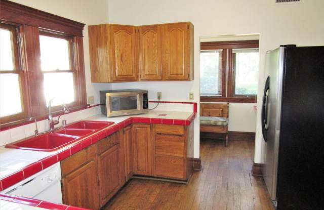 437 E. Maple Gallery 4