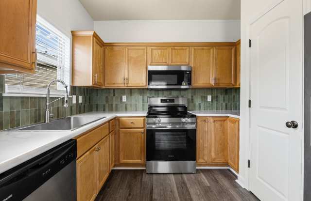 Jenne Hill Townhomes & Seasons Brook Estates Gallery 4