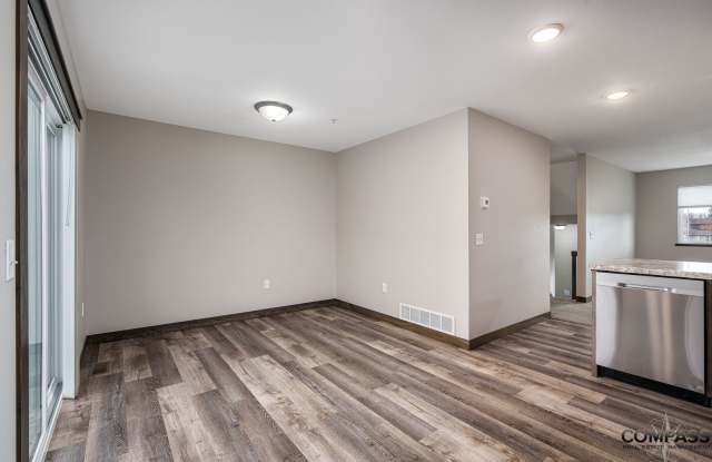 SPACIOUS AND MODERN TOWNHOME Gallery 3