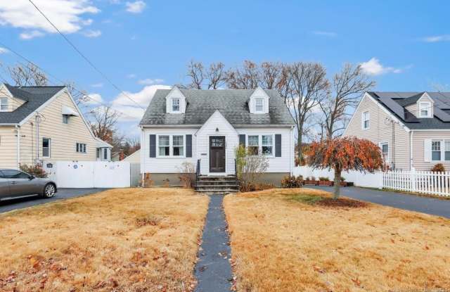 1986 Broadbridge Avenue - 1986 Broadbridge Avenue, Stratford, CT 06614