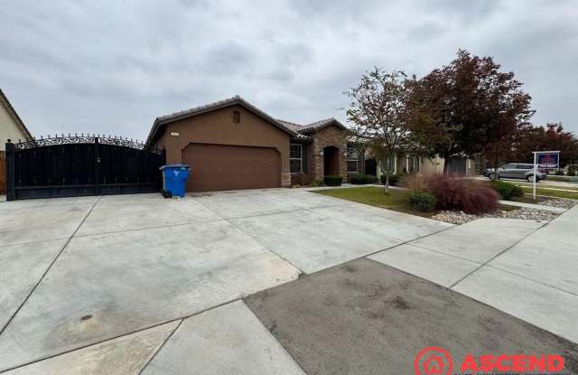 Stunning Home Located in the Southwest! - 5818 Blue Spruce Avenue, Bakersfield, CA 93313