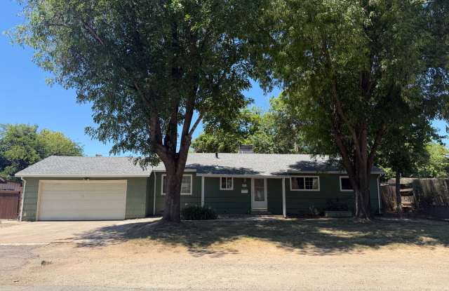 4 bedroom house in Orangevale on a huge lot photos photos