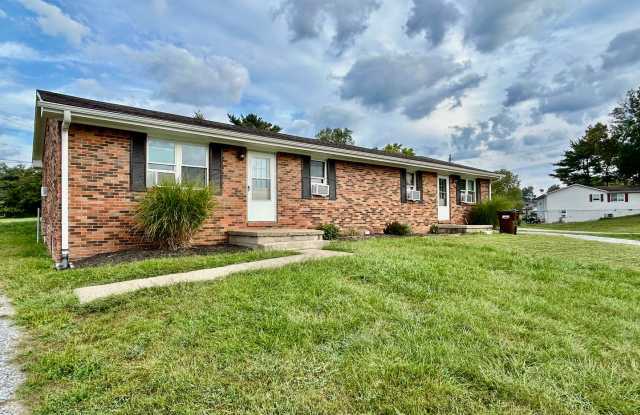 Spacious 2-Bed 1-Bath in Mount Sterling! photos photos