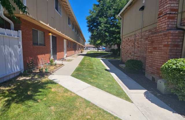 Roomiest Townhouse in All of Carson? Water/Sewer/Trash Included - 1319 North Green Court, Carson City, NV 89701