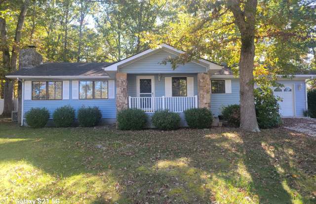 140 Lakeshire Drive Gallery 1