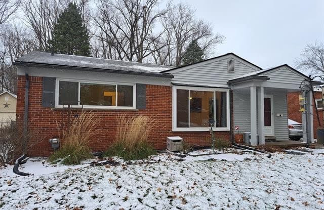 226 W BLOOMFIELD Avenue - 226 West Bloomfield Avenue, Royal Oak, MI 48073