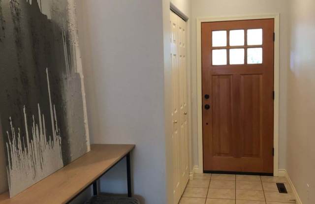 Ranch style home close to river & trails, with A/C! Gallery 3