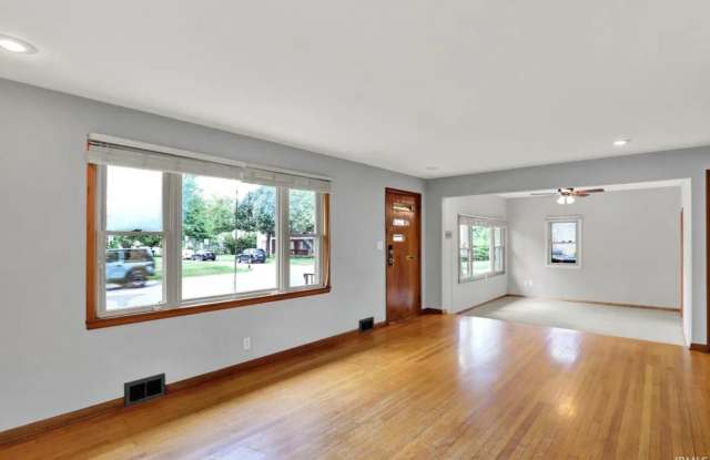 905 S Henderson Street Gallery 4