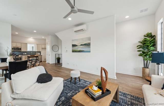 1735 W GRAMERCY PL #201 photos photos