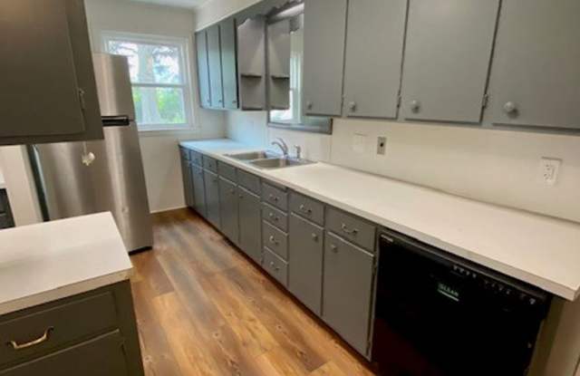 3 Bedroom Home on Large Lot! Gallery 4