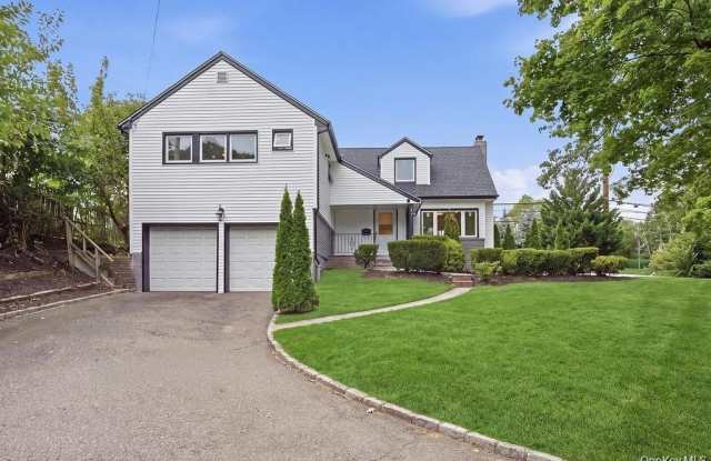 84 Middle Neck Road Gallery 1