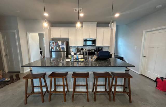 3100 Green Street Gallery 4