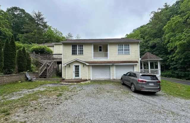 Spacious 6-Bedroom, 4-Bathroom Home for Rent in Radford, VA! Gallery 3