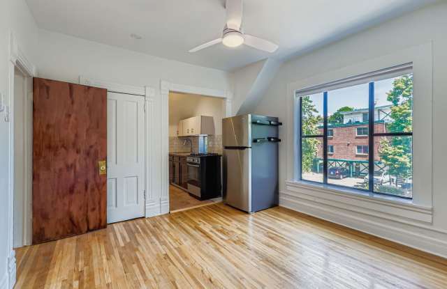 Charming Upper-Level 2 bed 1 bath Unit in Capitol Hill! photos photos