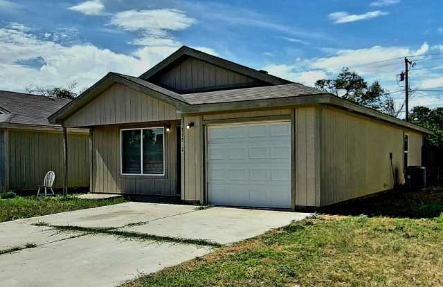 Cozy 3-Bedroom, 2-Bathroom Home with Garage in East Lubbock Gallery 3