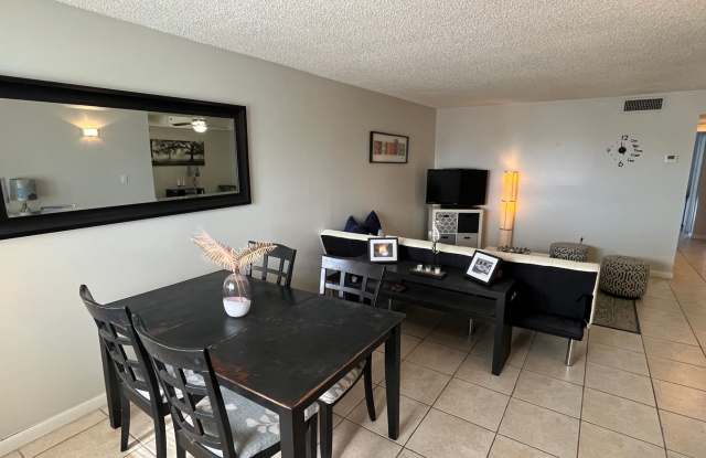 Spacious 1 Bedroom/1,5 Bathroom furnished apartment near the beach, shops and restaurants photos photos